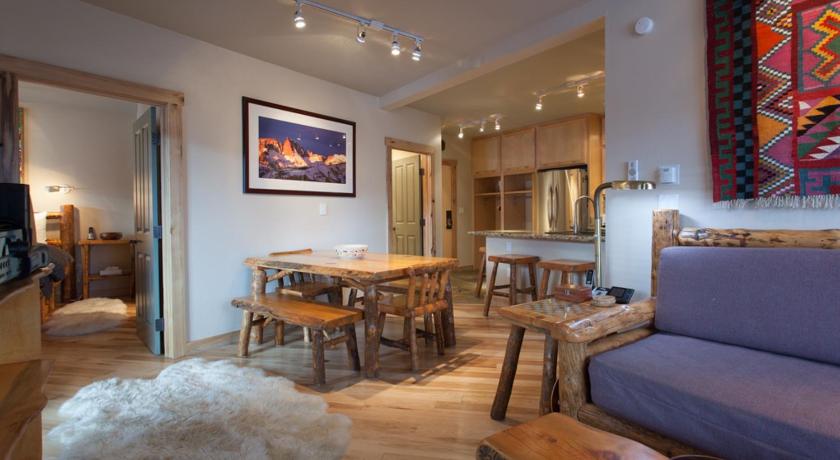 Best Places to Stay in Mammoth Lakes (CA)